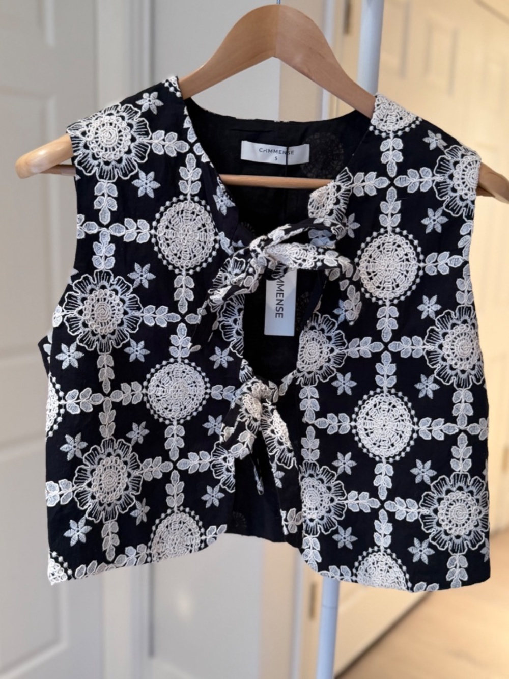 COMMENSE Black White Embroidered Tie-Front Vest NWT S